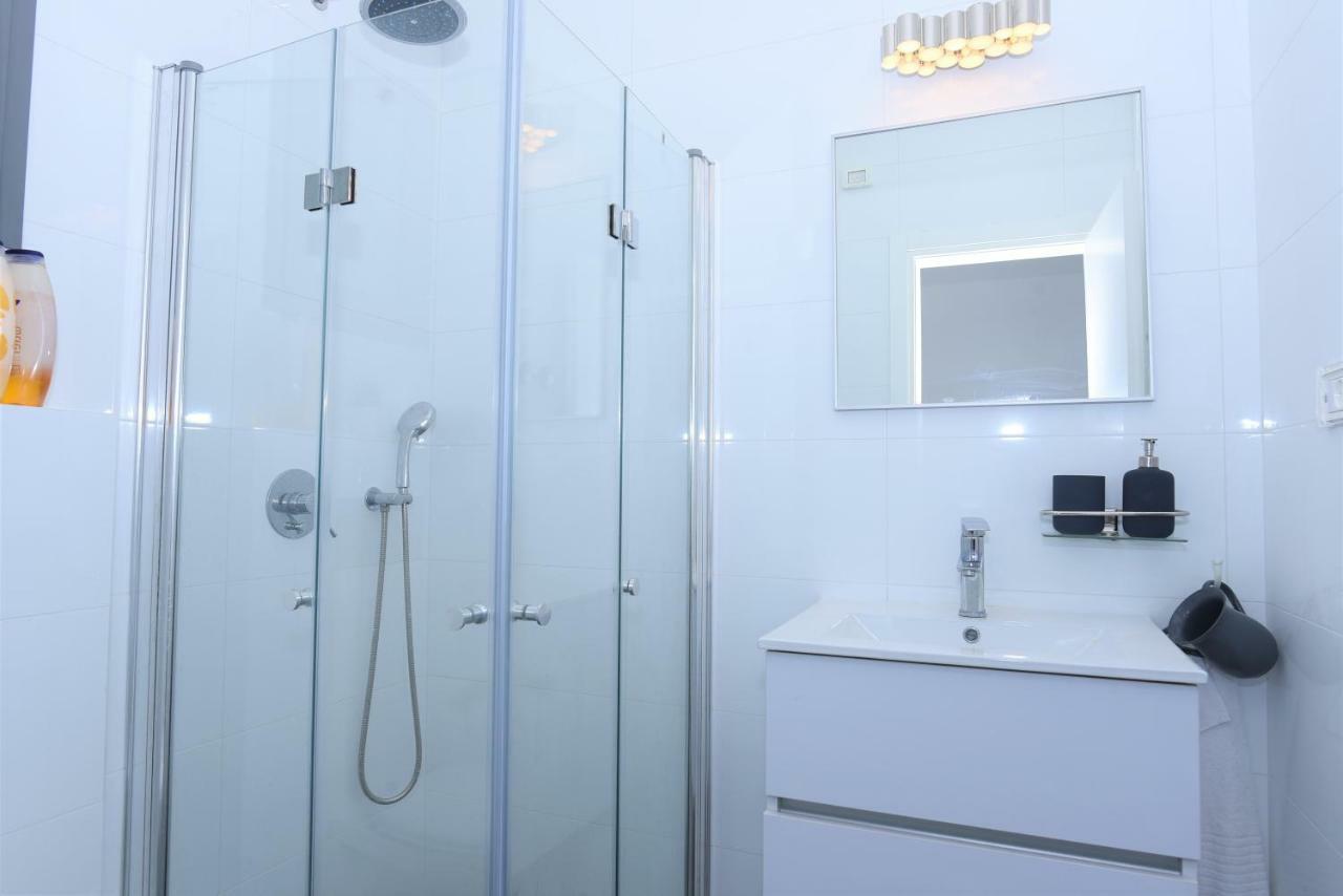 Aristone Luxury Apartment 티베리아 외부 사진